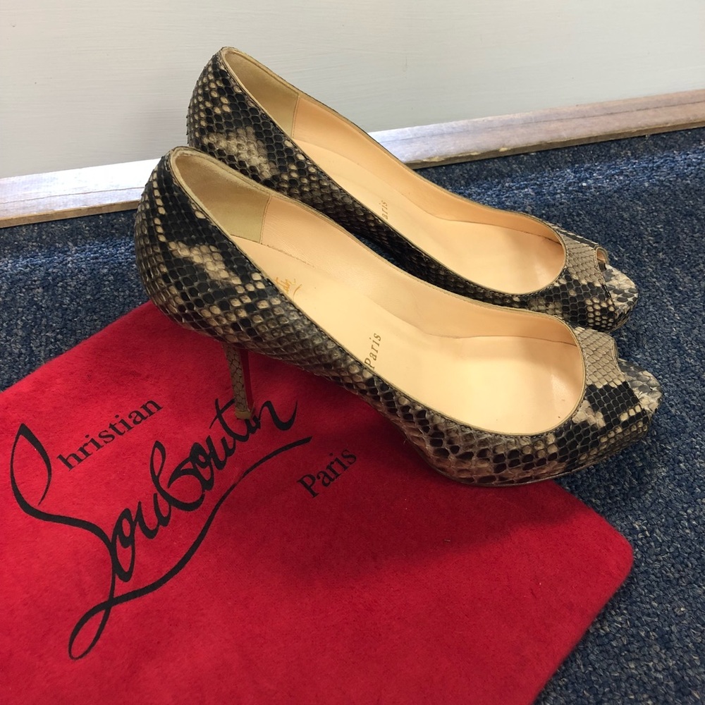 Christian Louboutin size 38.5 snakeskin pumps